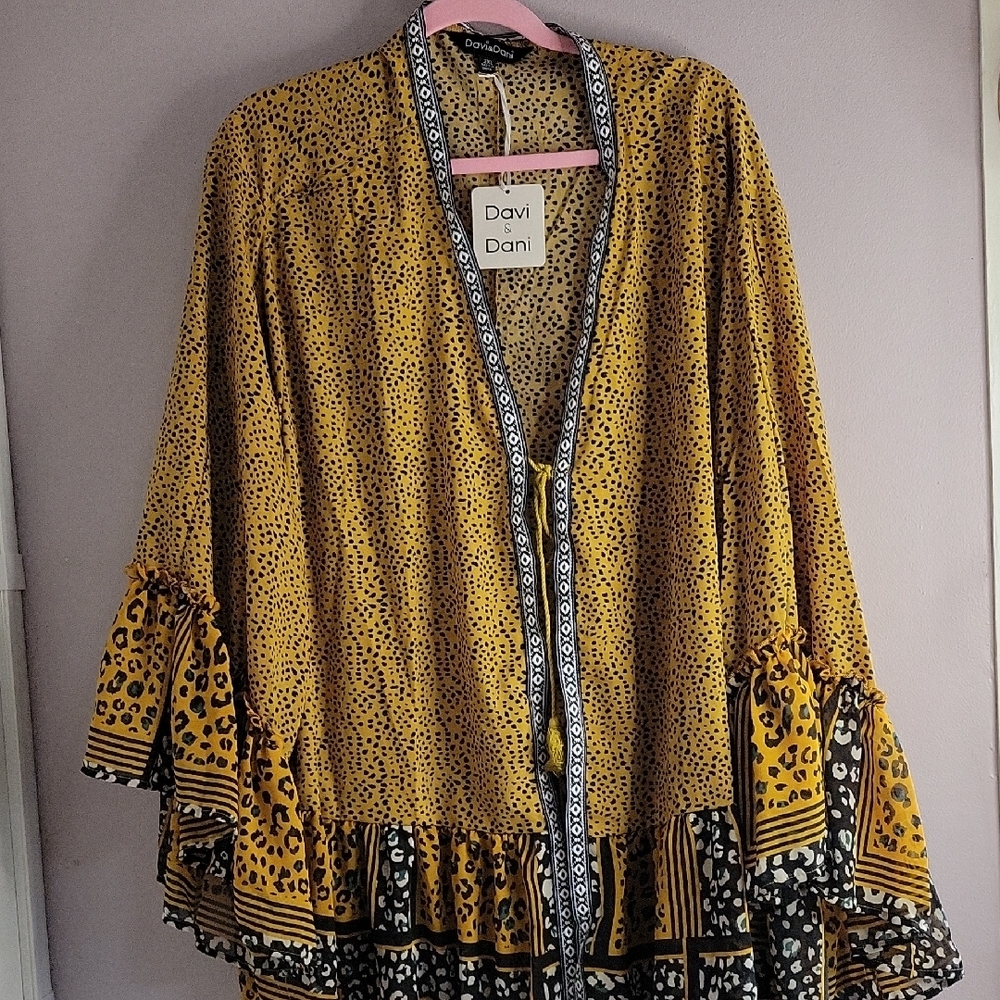 DAVI & DANI Mustard Leopard Print Blouse